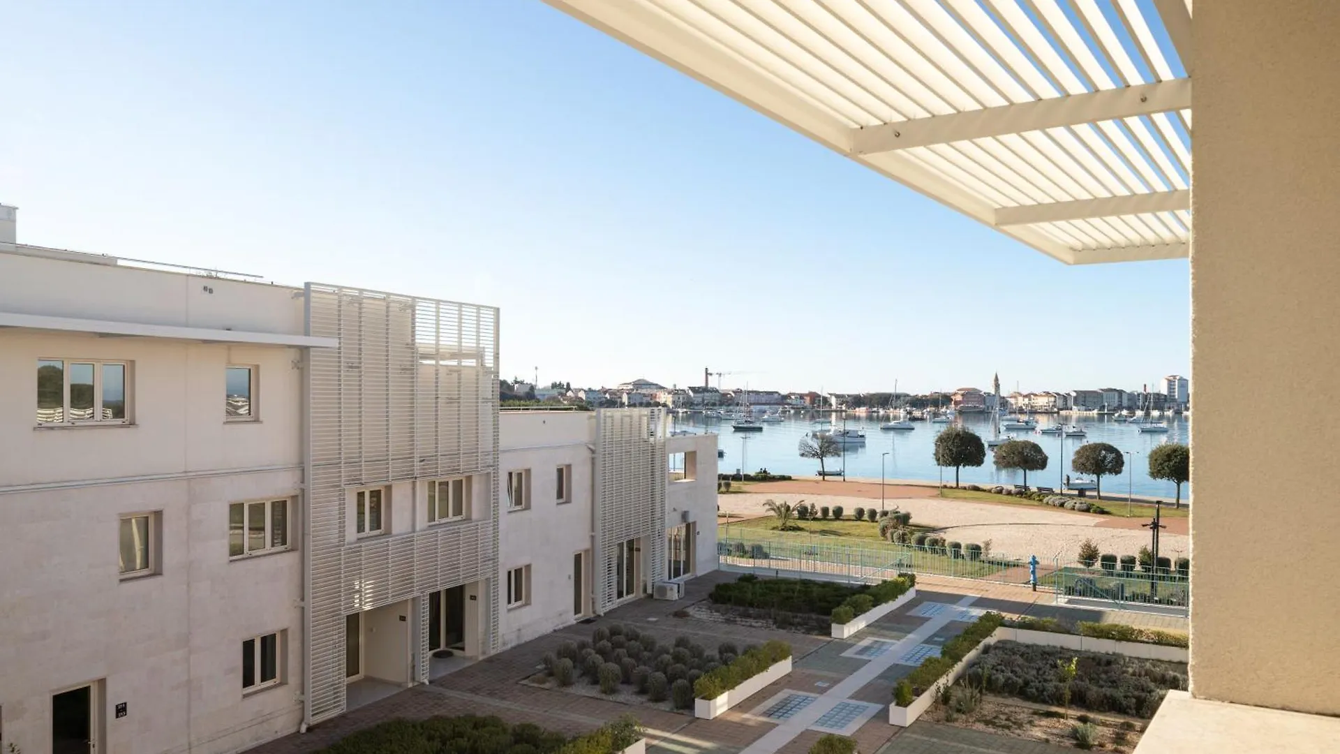 Humagum Sea View Apartment - Garden Palace Umag