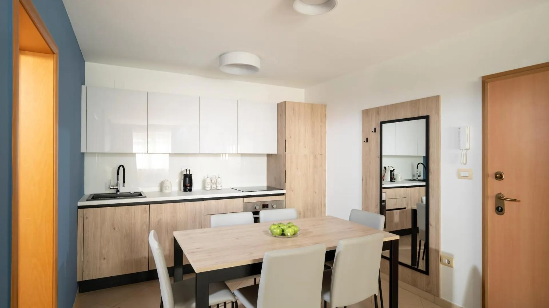 Humagum Sea View Apartment - Garden Palace Umag