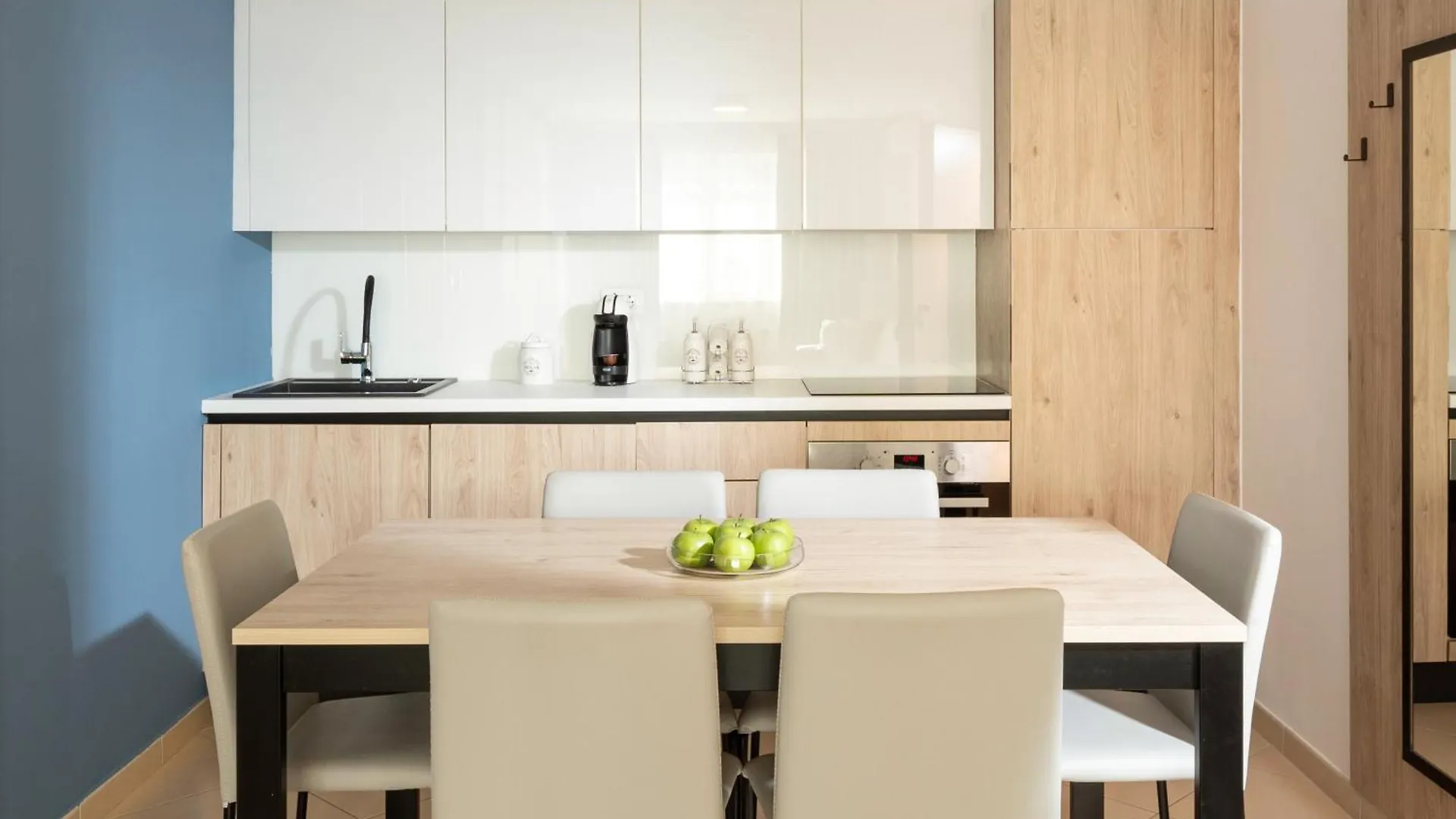 Humagum Sea View Apartment - Garden Palace Umag