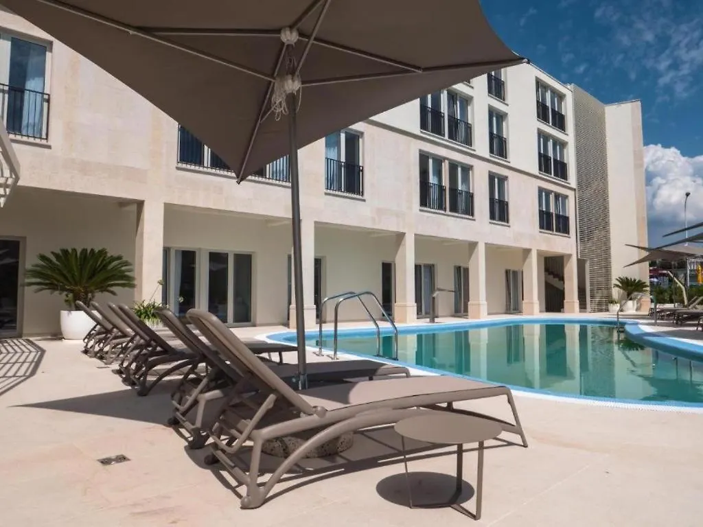 Humagum Sea View Apartment - Garden Palace Umag
